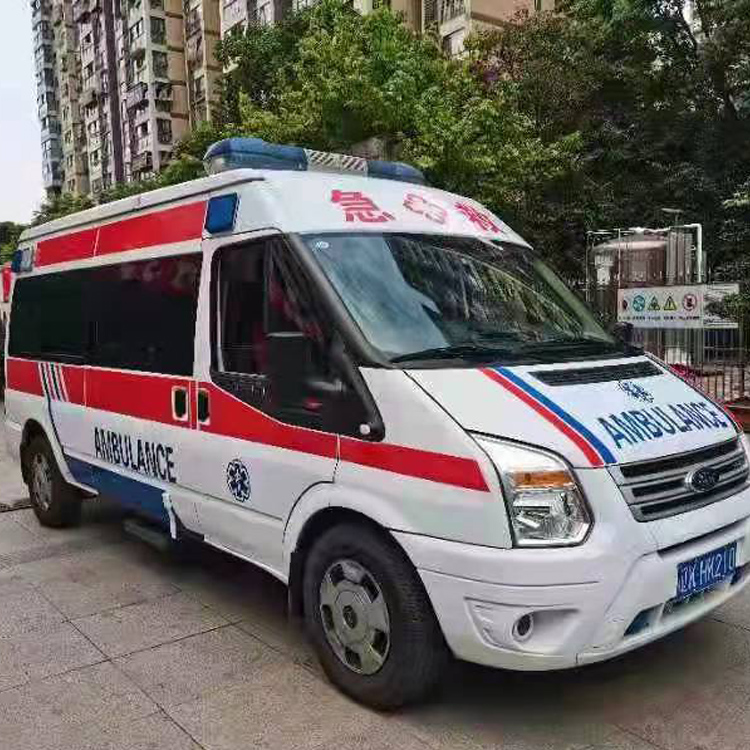 左贡长途救护车护送病人返乡
